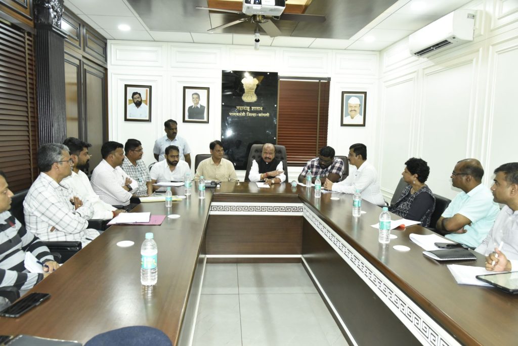 ३