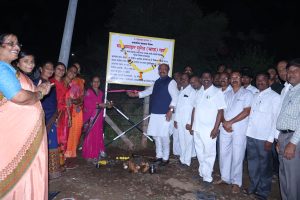 कवलापूर येथे पालकमंत्री डॉ. सुरेश खाडे यांच्याहस्ते विविध विकास कामांचे उद्घाटन (1)