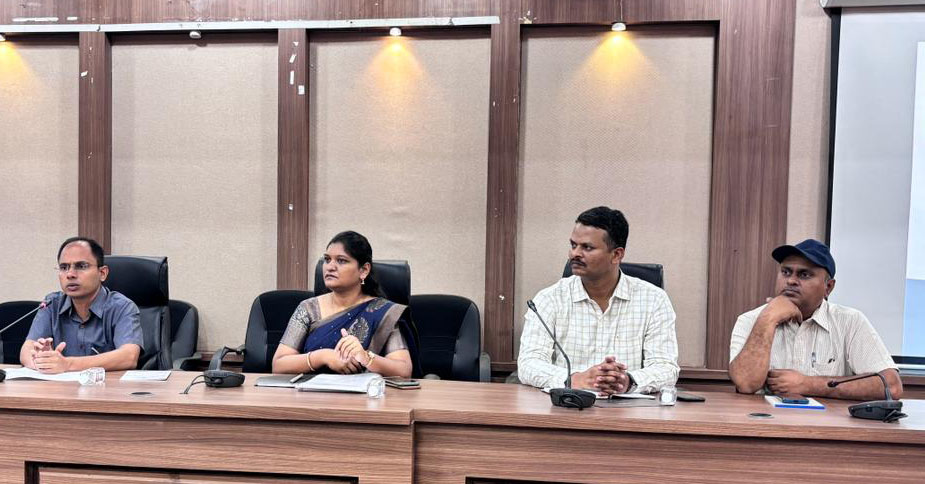 निवडणूक जनरल निरीक्षक परमेश्वरम बी....्या प्रमुख उपस्थितीत सूक्ष्म निरीक्षकांची बैठक (1)