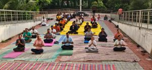 जिल्हा न्यायालय येथे योगदिन उत्साहात साजरा