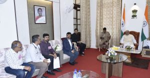 मा. राज्यपाल महोदय यांच्या समवेत आयएमए, वकील सनदी लेखापाल यांची बैठक (1)