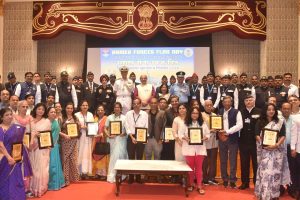 Maharashtra Governor inaugurates 75th anniversary of Armed Forces Flag Day