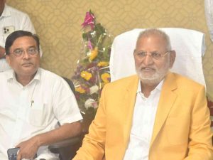 मंत्रालय येथे राज्याचे कृषीमंत्री म्हणून पदभार घेताना 3