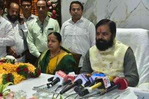 मंत्री भरत गोगावले यांनी पदभार स्वीकारला