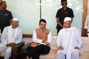 मुख्यमंत्री श्री.फडणवीस यांनी केले पटोले कुटुंबीयांचे सांत्वन 1