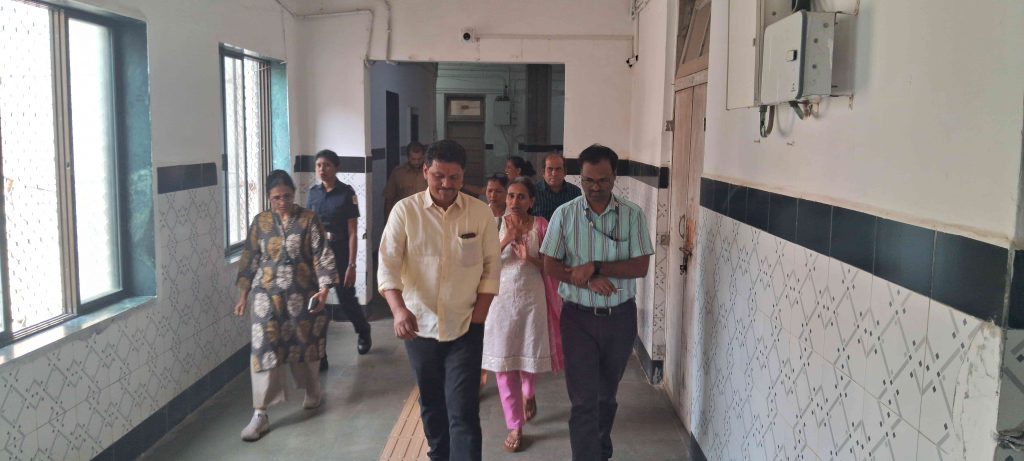 वरळीच्या कामगार विमा योजना रूग्णालयाची आरोग्य मंत्र्यांनी केली पाहणी 2