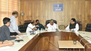 घरेलू कामगारांची मोफत आरोग्य तपासणी आढावा बैठक (1)