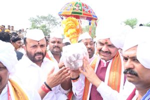 मा. मुख्यमंत्री यांच्याकडून श्री. संत ज्ञानेश्वर महाराज पालखी दर्शन 3