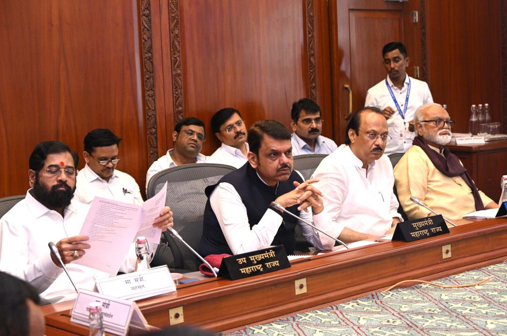 मा. मुख्यमंत्री यांच्या उपस्थितीत ओबीसी शिष्टमंडळासोबत सह्याद्री अतिथीगृह येथे बैठक