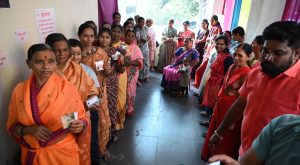 पलूस नगरपरिषद सार्वत्रिक निवडणूक २०...ल विशेष मतदान केंद्रात मतदानासाठी झालेली गर्दी (1)