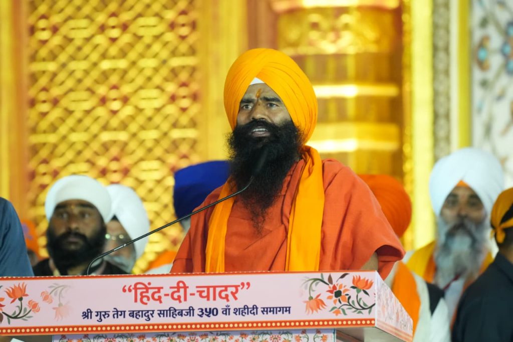 खारघर येथे आयोजित हिंद दि चादर कार्यक्रमात योगगुरू रामदेव (3)