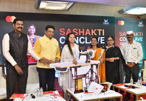 मंत्री आदिती तटकरे यांच्या उपस्थितीत सशक्ती कार्यक्रम (4)