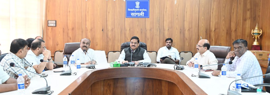 सांगली-मिरज वैद्यकीय हब बनविण्यासंदर्भात बैठक (1)