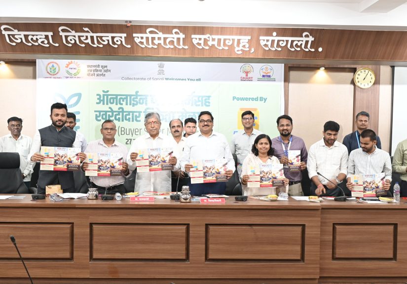 हुंडा प्रतिबंधक कायद्याची माहिती देणाऱ्या पुस्तिकेचे प्रकाशन