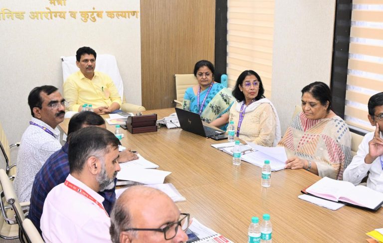 अवयव प्रत्यारोपण उपाययोजना व आढावा बैठक - आरोग्यमंत्री (1)