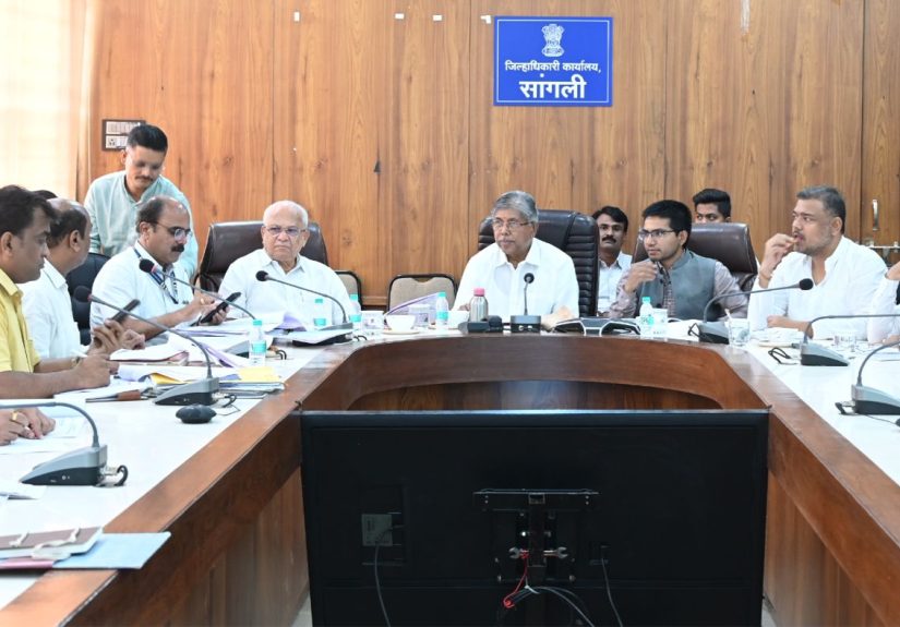 जनआरोग्य योजना आढावा बैठक (1)