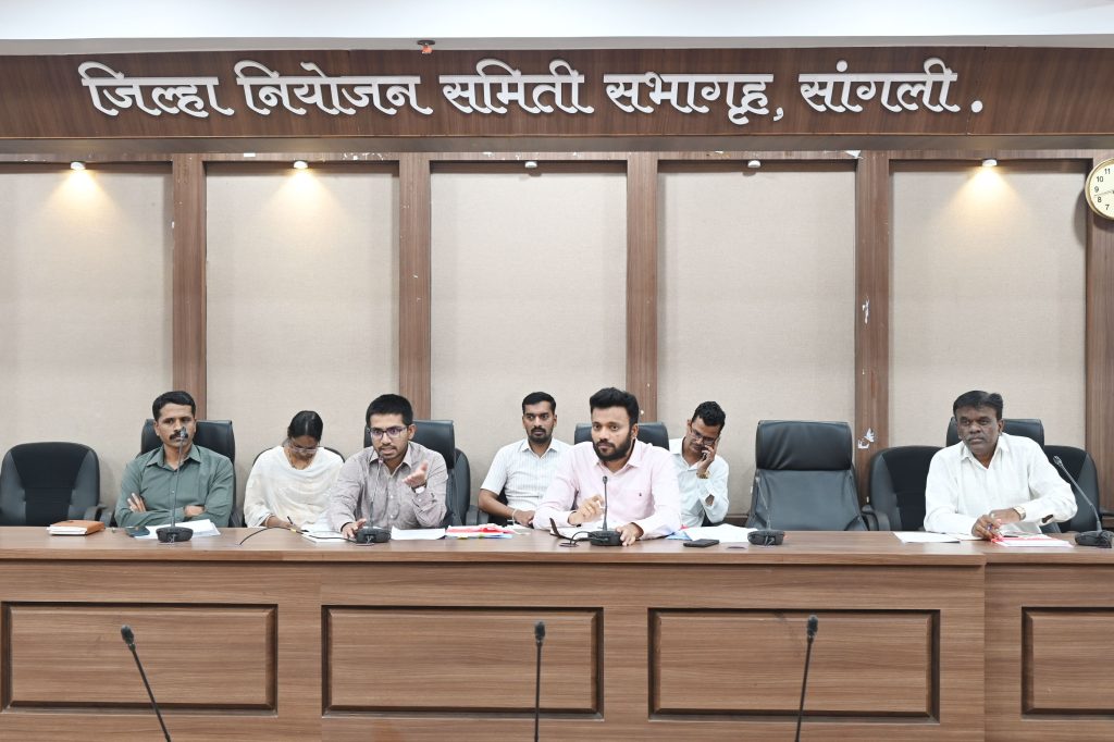 _जिल्हा वार्षिक योजना आढावा बैठक फोटो (1)