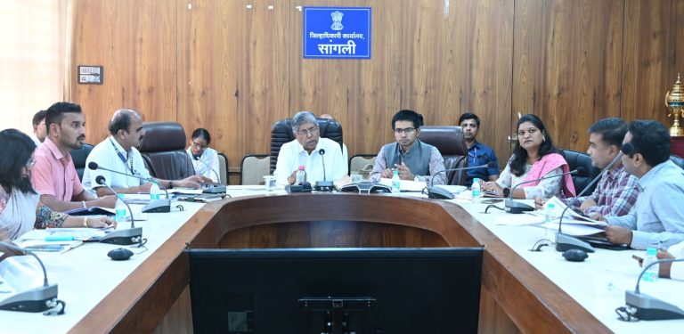 स्मारक आढावा बैठक (2)