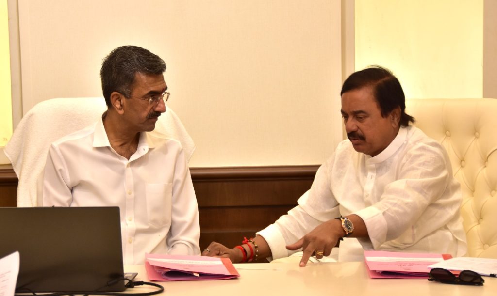 रायगड लोकसभा मतदारसंघातील पर्यटन विभागाच्या कामासंदर्भात आयोजित बैठक (3)