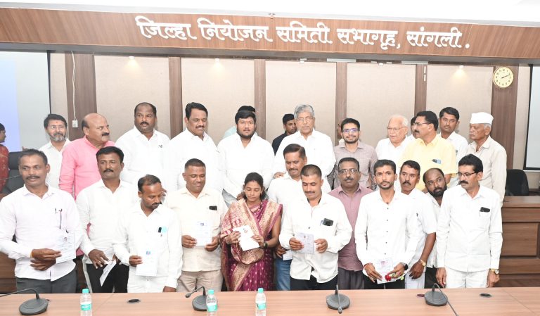 विशेष कार्यकारी अधिकारी प्रमाणपत्र वाटप फोटो (2)