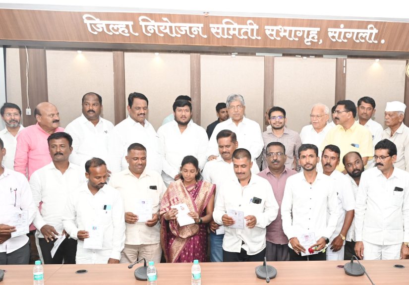 विशेष कार्यकारी अधिकारी प्रमाणपत्र वाटप फोटो (2)
