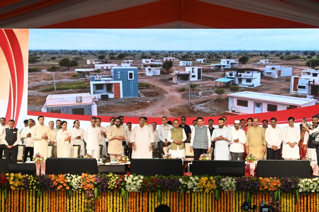 सातारा येथील प्रधानमंत्री आवास योज...नण अंतर्गतच्या पाच लाख घरांचे उत्साहात लोकार्पण (1)