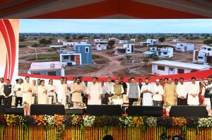 सातारा येथील प्रधानमंत्री आवास योज...नण अंतर्गतच्या पाच लाख घरांचे उत्साहात लोकार्पण (1)