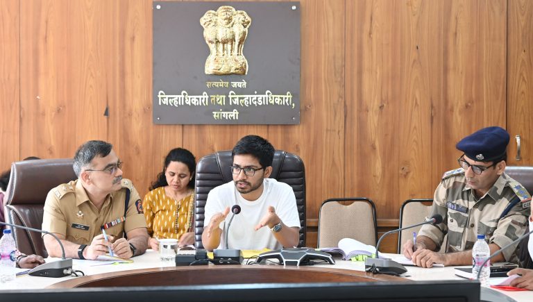 नीट परीक्षा आढावा बैठक फोटो (1)