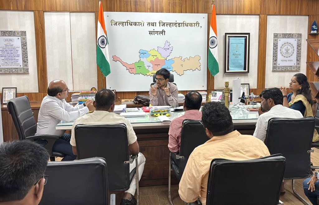 मतदान व मतमोजणी प्रक्रियेबाबतची माहिती देण्यासाठी बैठक (2)
