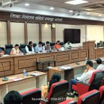 मागासवर्ग आयोगाच्या सदस्यांनी जिल्हाधिकारी कार्यालयात घेतला आढावा (2)