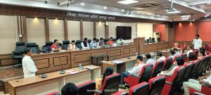 मागासवर्ग आयोगाच्या सदस्यांनी जिल्हाधिकारी कार्यालयात घेतला आढावा (2)